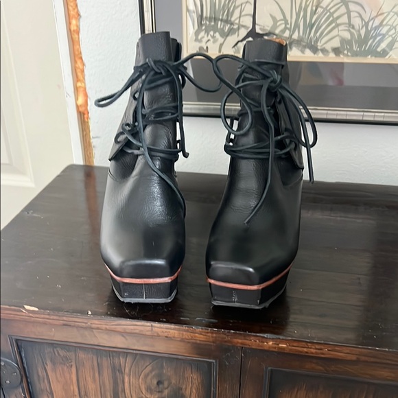 John Fluevog Black Wedge Platform Shoes - Picture 2 of 5